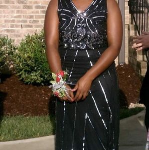 Gown. Formalwear with sequins